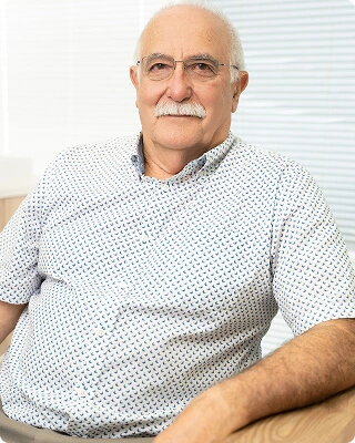 Dr Graham Exelby