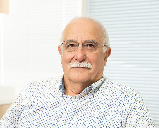 Dr Graham Exelby